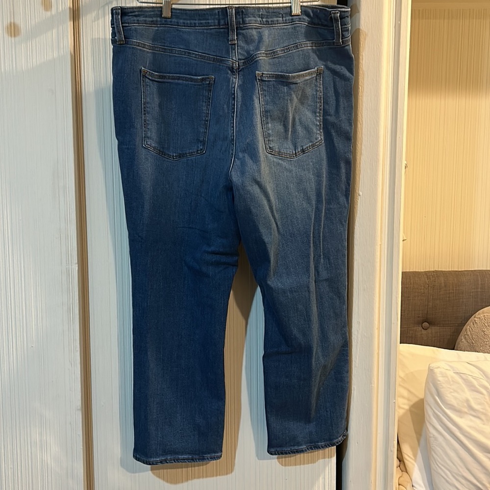 Universal Thread Blue Jeans - Picture 3 of 3